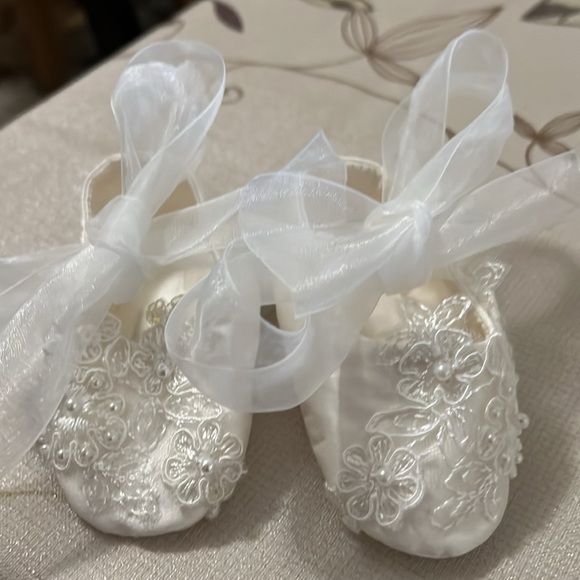 L'Pety Canar Special Occasion Infantwear - Picture 4 of 6